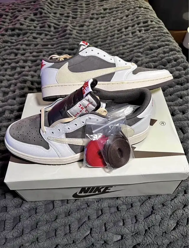 Jordan 1 Retro Low SP Travis Scott Reverse Mocha  in Men's Shoes in Mississauga / Peel Region - Image 2