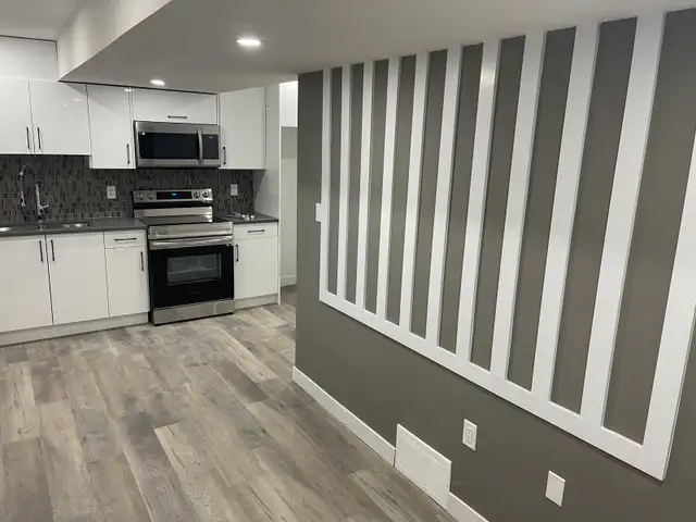 BASEMENT SUITE 2Bed Bath Parking - $1099