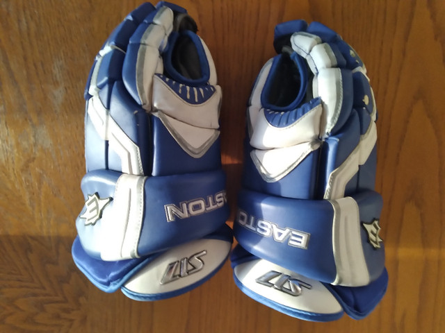 Beautiful blue and white senior hockey gloves, size large, 15 in in Hockey in Burnaby/New Westminster - Image 2
