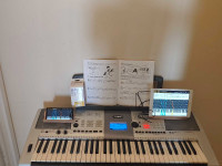 Yamaha E4  digital piano keyboard  new Version condition ,stand 