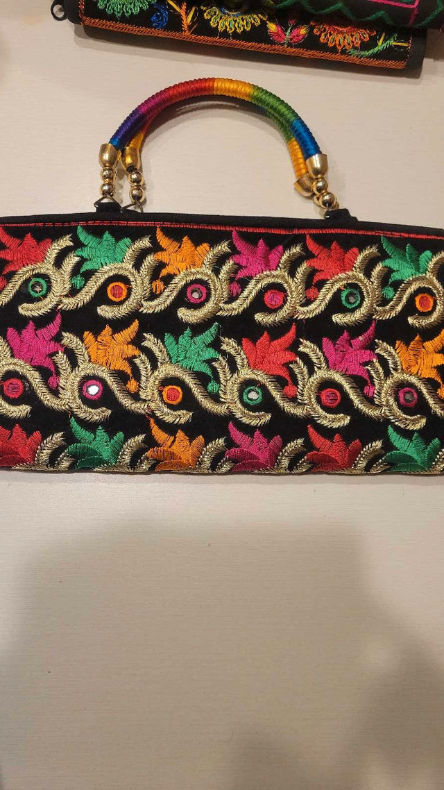 Women purse  in Women's - Bags & Wallets in St. Catharines