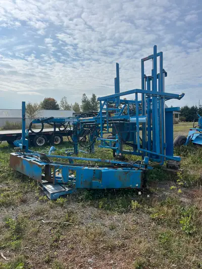 2015 under mount. Well maintained. Bin loader. Complete unit. Extra parts . Will deliver in maritime...