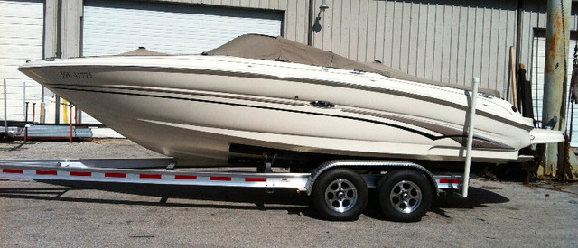 Sea Ray 240 Bowrider with Executive Pkg in Powerboats & Motorboats in Barrie