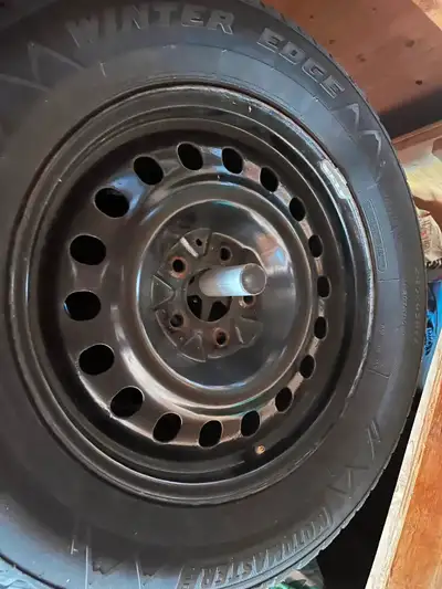 Like new winter tire. Motormaster winter edge by Cooper 245/65/17.