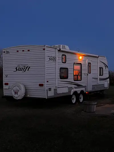 For Sale a 2012 Jayco Swift 265 BH 26’ interior space. 29’ total length Full load weight 7500 lbs Em...