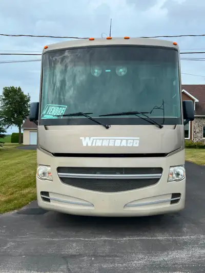 Winnebago Sightseer 33 pi. à essence V10, 37000 km seulement, 3 extentions, full paint, 2 panneaux s...