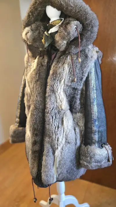 MAGNIFIQUE MANTEAU OPOSSUM, View more