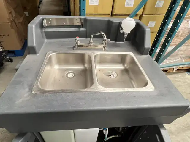 Cambro Commercial Mobile Portable Hand Sinks Cart in Other in City of Toronto - Image 5