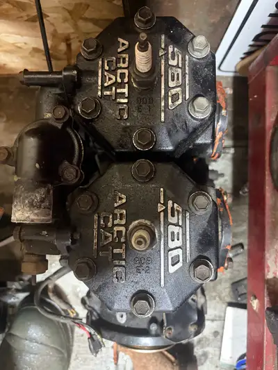 580 motor triple exhaust port Don’t know the history of it Has good compression Comes with stator 15...