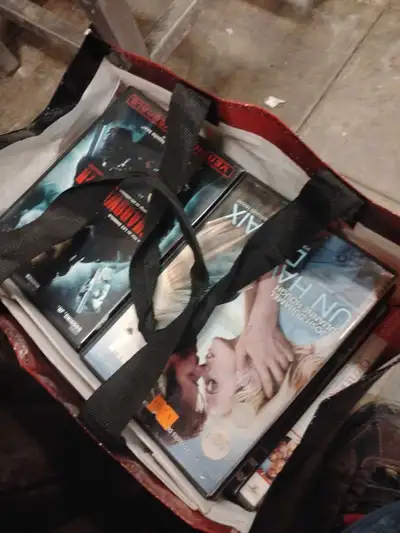 Bonjour,je ramasse des films dvds et des bluray a donner quelques soit-là quantité, Merci