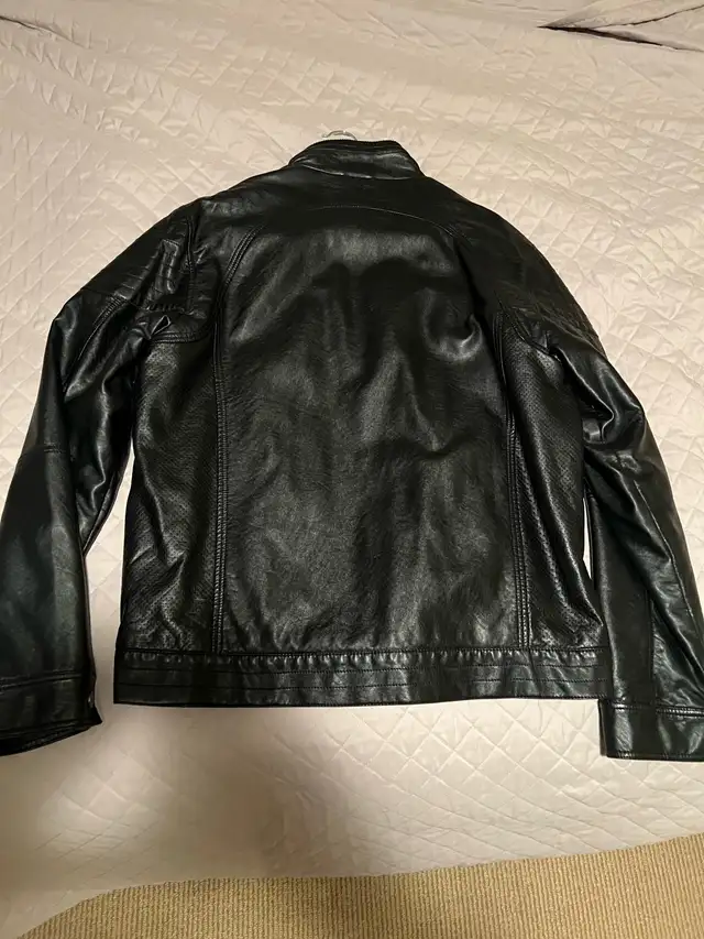 Britches Men’s Leather Jacket in Men's in Strathcona County - Image 4