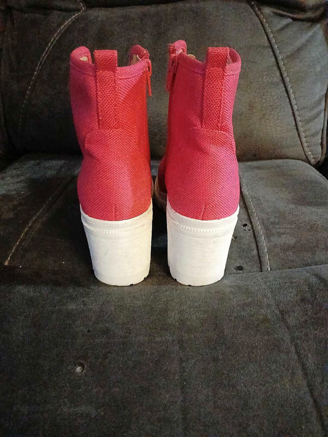 Women's Pink and White High Tops Size 6.5 in Women's - Shoes in City of Toronto - Image 3