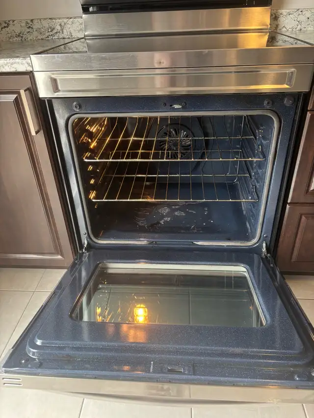 Samsung 30” 6.3 cu ft smart electric stove for sale in Stoves, Ovens & Ranges in City of Toronto - Image 6