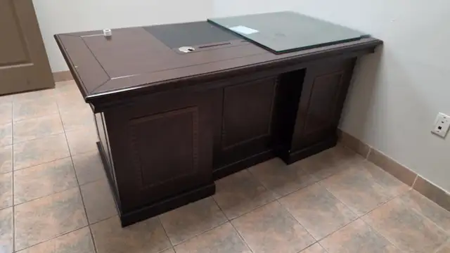 Office Equipment in Desks in Mississauga / Peel Region - Image 4
