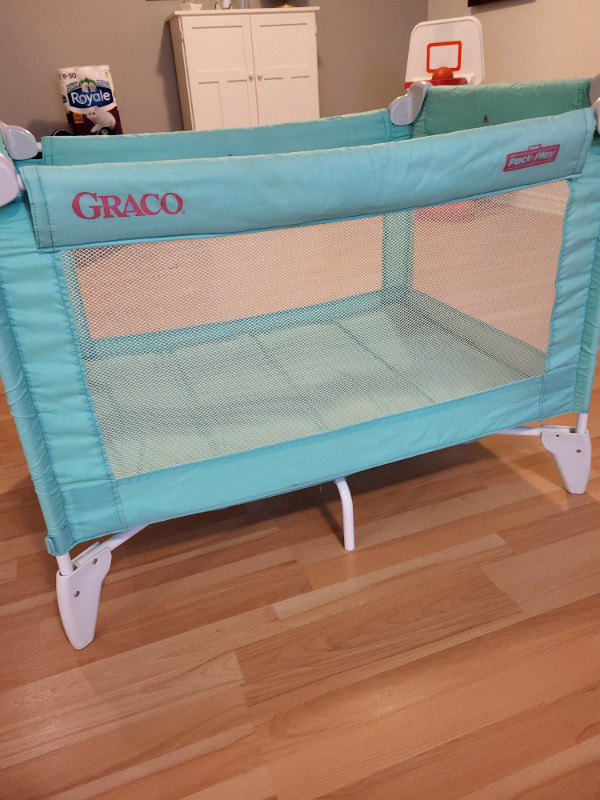 PARC POUR BÉBÉ DE GRACO;  PACK & PLAY dans Parcs, balançoires et bacs  à Laval/Rive Nord