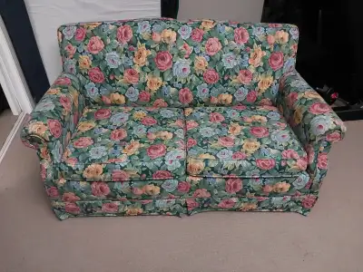 FREE Floral Sofa w/ Pull‑Out Bed – Heavy, Solid Wood Frame – Pic, View more