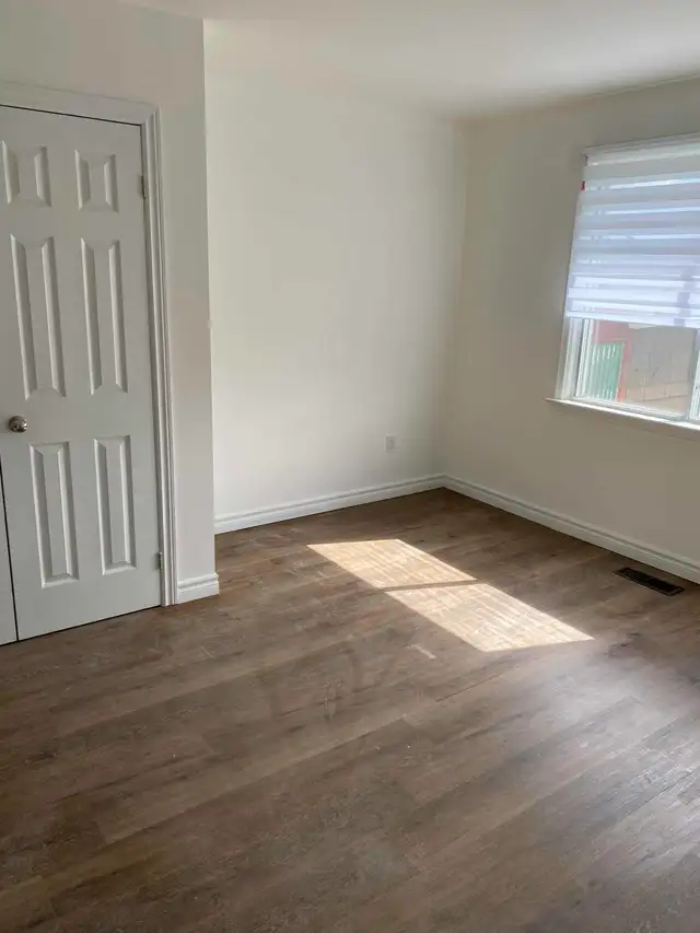  Bungalow – 3 Bed / 2 Bath in Central  in Long Term Rentals in City of Toronto - Image 8