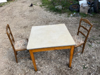 Tables/chairs 
