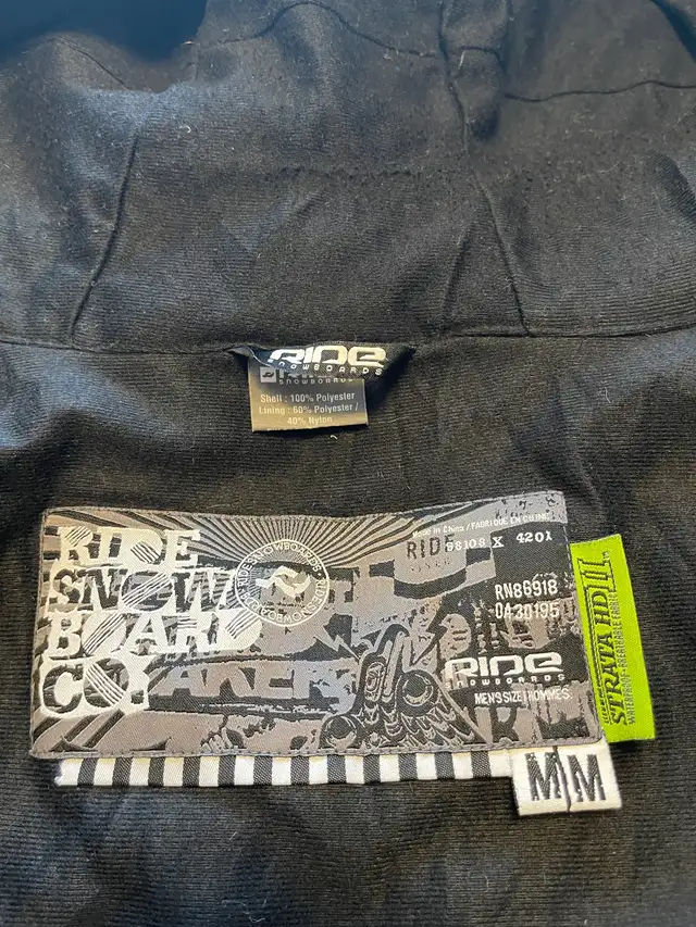 Men’s medium RIDE snowboard jacket in Snowboard in Calgary - Image 6