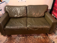 Leather Couch/Canapé en cuir