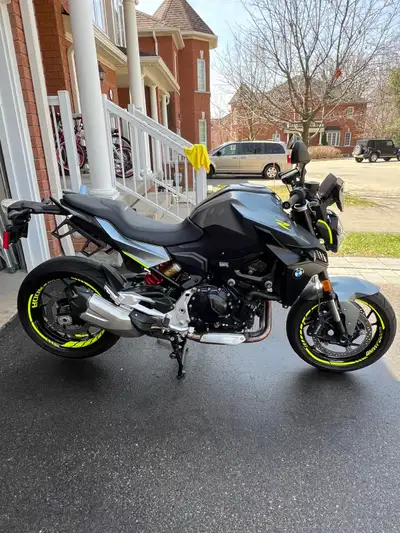 Get ready to hit the open road with this sleek 2022 BMW F900R touring motorcycle! This bike is in gr...
