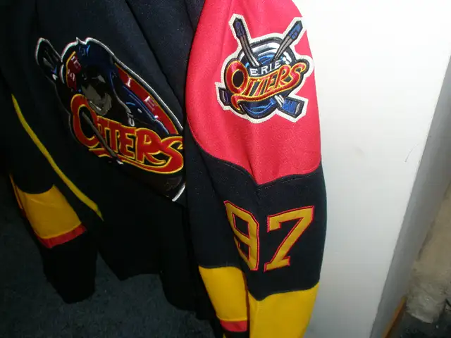 Connor McDavid Jersey in Hockey in Edmonton - Image 6