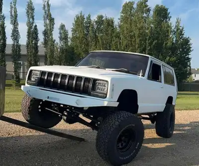 Selling my 1992 jeep Cherokee XJ. Tons of work done to this unit, ready to hit the trails! -Custom b...