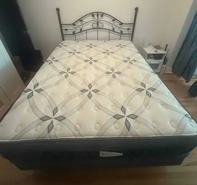Ensemble matelas + sommier + support de lit queen size, View more