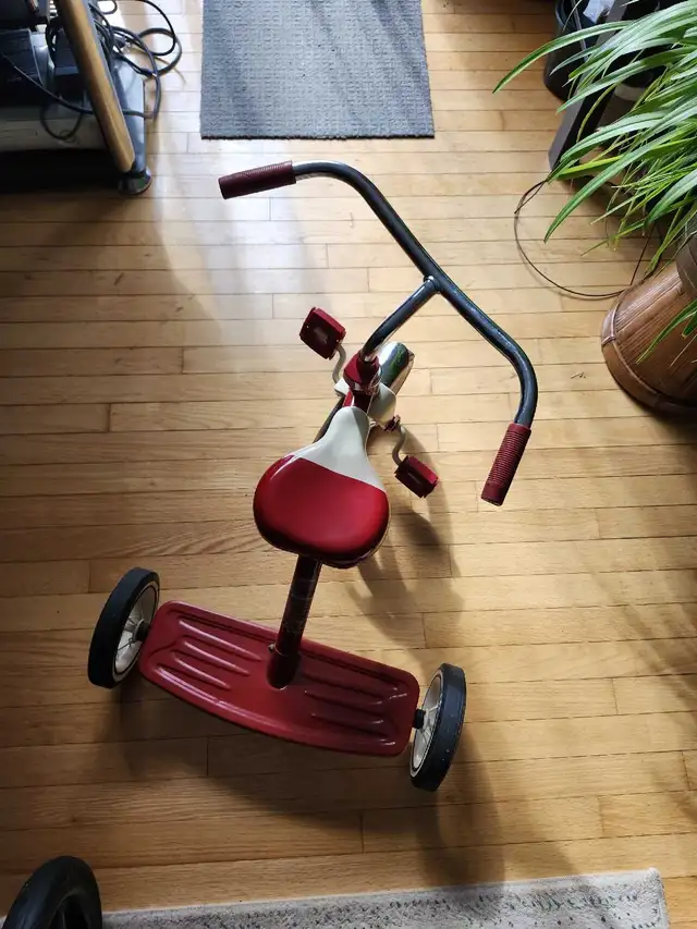 Radio Flyer Tricycle  in Kids in City of Toronto - Image 8