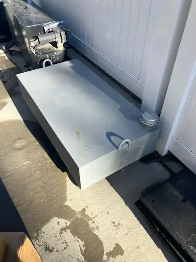 Aux slip tank used once. Don’t need it anymore ,Primered 25”L 9 1/4 H 47” W Roughly 170 litres. Had...