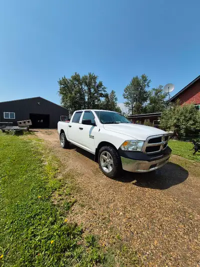 2013 Ram 1500 4.7L 483000 km Needs a little work, needs tires. Heater core needs replacing. Front di...