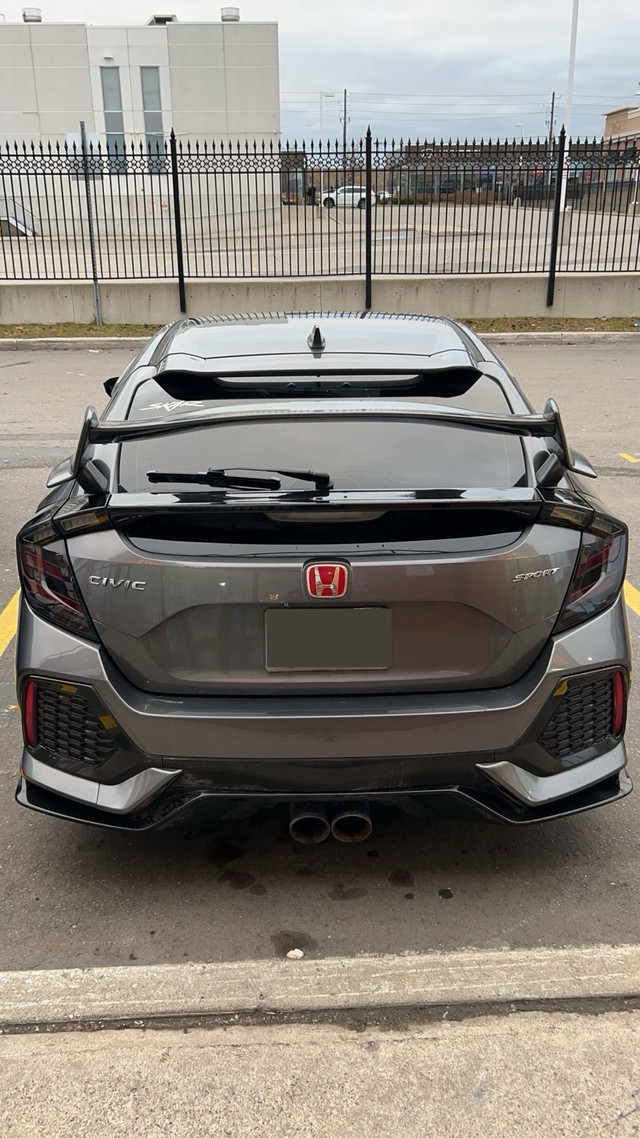 2017 Honda Civic Hachback in Cars & Trucks in Oshawa / Durham Region - Image 2