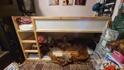Lit mezzanine en bon état /loft bed in good condition, View more