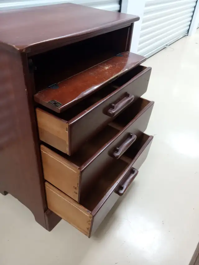 Vintage wood dresser in Dressers & Wardrobes in Ottawa - Image 6