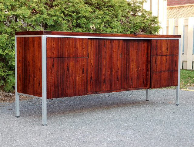 Vintage Mid century French Alma Rosewood sideboard  dans Buffets et vaisseliers  à Ouest de l’Île - Image 3