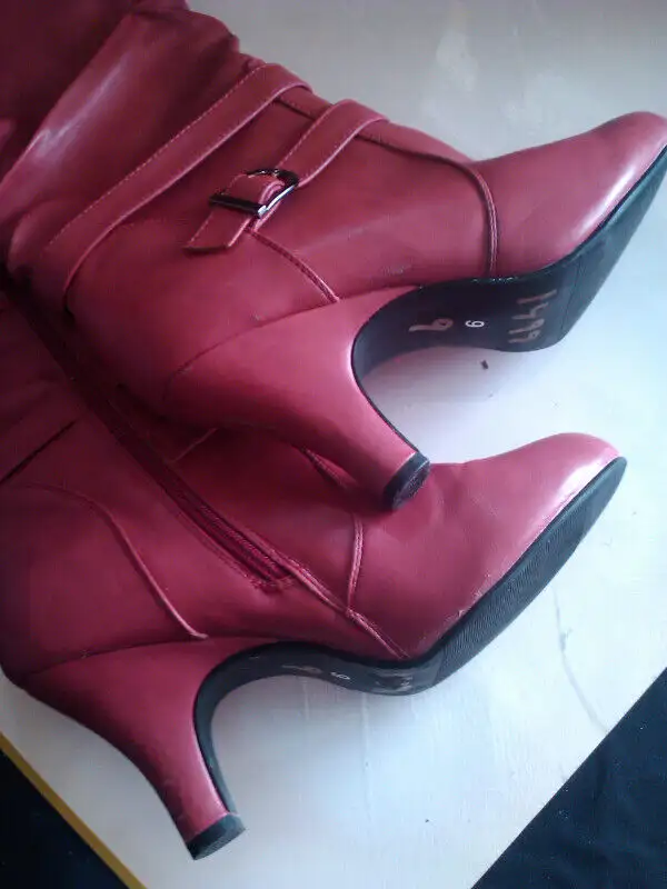 Women`s Leather Boots size 9 New with some small scratches in Women's - Shoes in City of Toronto - Image 3