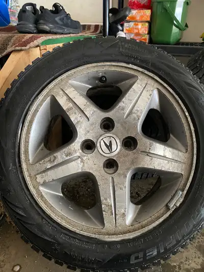 A set of winter tires for sale. Take off from my Acura. 195/55/R15. (85T) Email me: (sokly5@yahoo.ca...