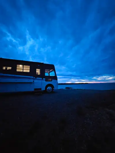 2022 Winnebago Adventurer 36z, full body paint , 2 bathrooms, excellent condition, call or text for...