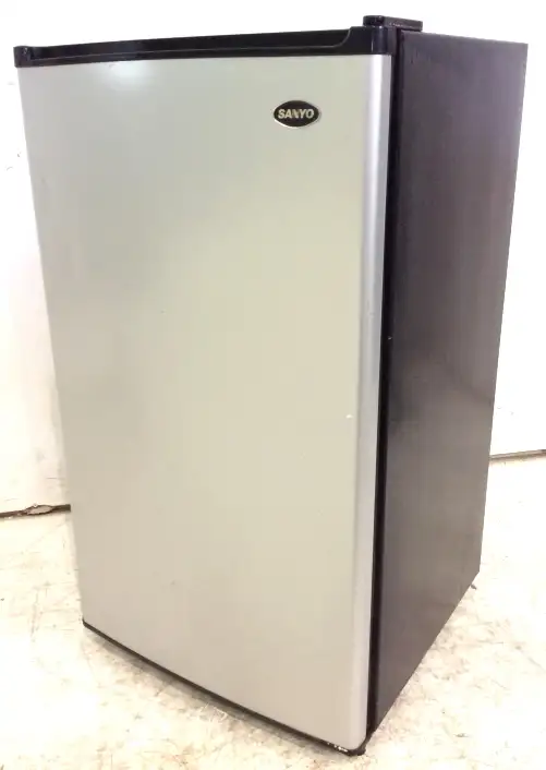 Mini Fridge Sanyo SR-4433SC 4.4 cu. ft. w/freezer in Refrigerators in Ottawa - Image 2