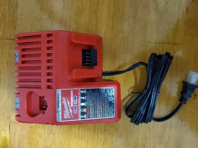 Milwaukee battery charger628666610695691225