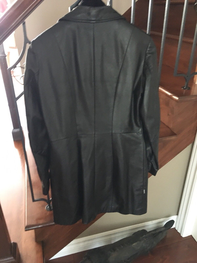 Manteau de cuir femme XS dans Femmes - Hauts et vêtements d'extérieur  à Laurentides - Image 2