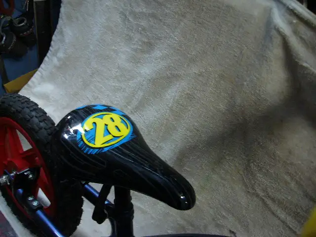 Velo pour debutant sans pedalier, pneus a air 12 po (huffy) in Kids in Longueuil / South Shore - Image 6
