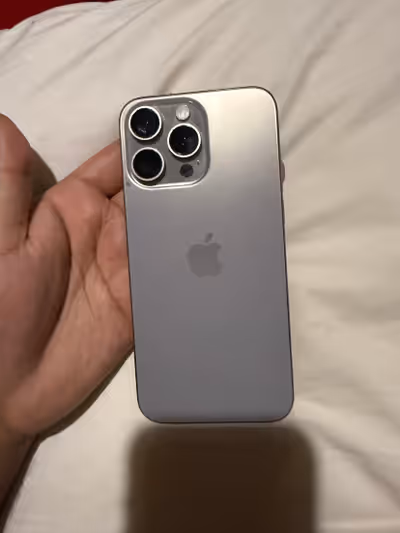 Iphone 15 pro max , no scratch no damage