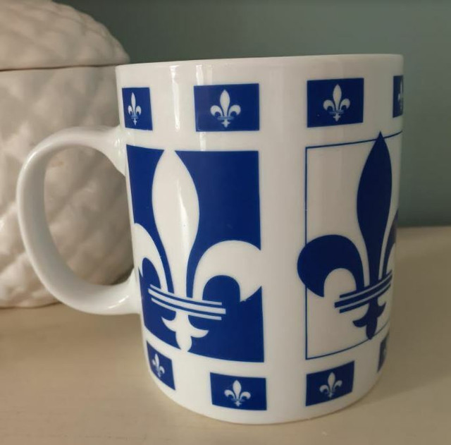 Vintage Gryphonware blue & white Fleur de Lis mug in Arts & Collectibles in Markham / York Region