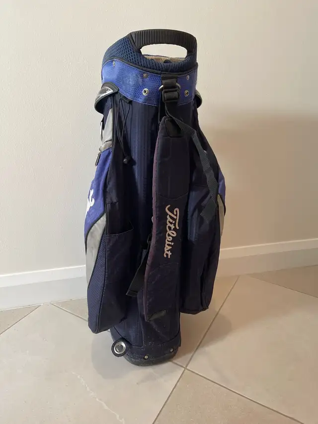 Titleist Golf Bag in Golf in Ottawa - Image 5