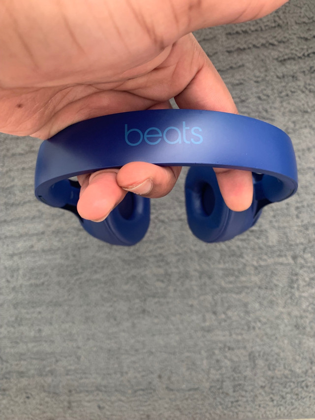 Beats Solo Pro (Blue) in Headphones in Ottawa - Image 3