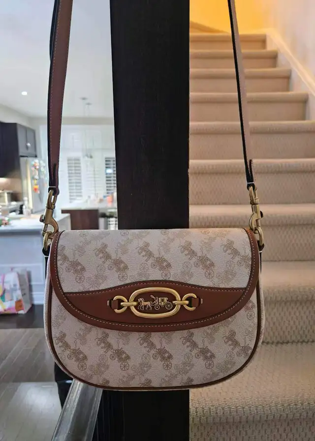 Coach Harley Crossbody Bag featuring the brand's iconic horse  in Bags & Luggage in Mississauga / Peel Region - Image 8