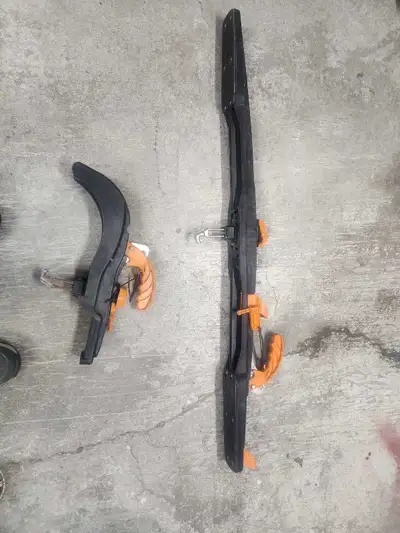 Remorque 60x144 fermé donpeur avec toute accessoires pour attacher la motoneige roue de secours en p...