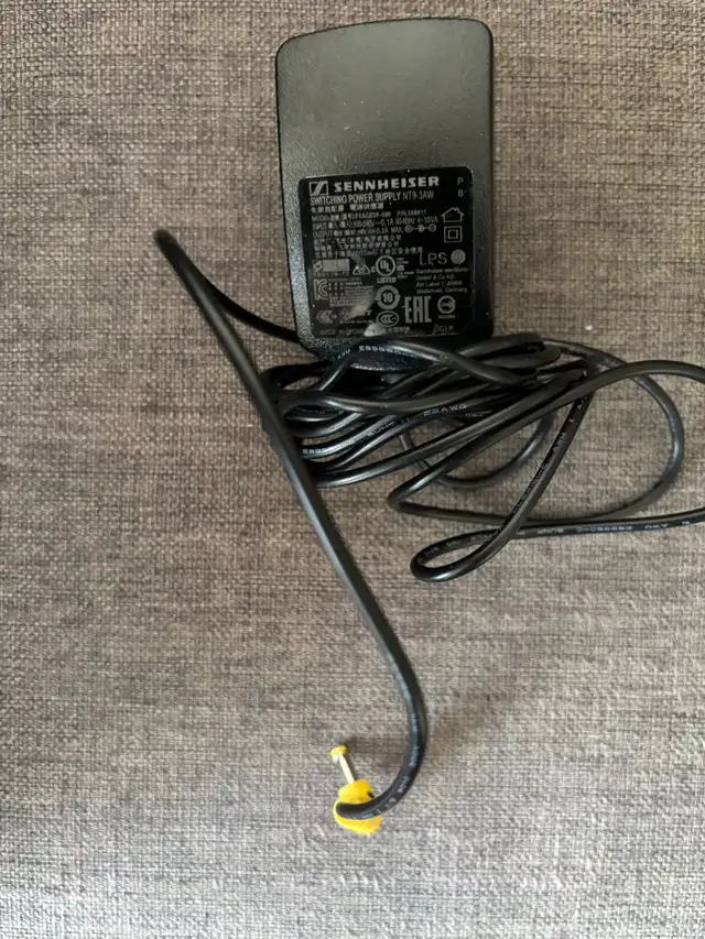 Sennheiser RS175 wireless  headphone system in Headphones in City of Toronto - Image 9