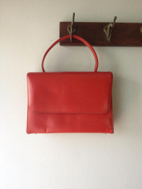 VINTAGE RED PURSE 1960S